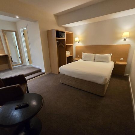 The Luton Hotel מראה חיצוני תמונה