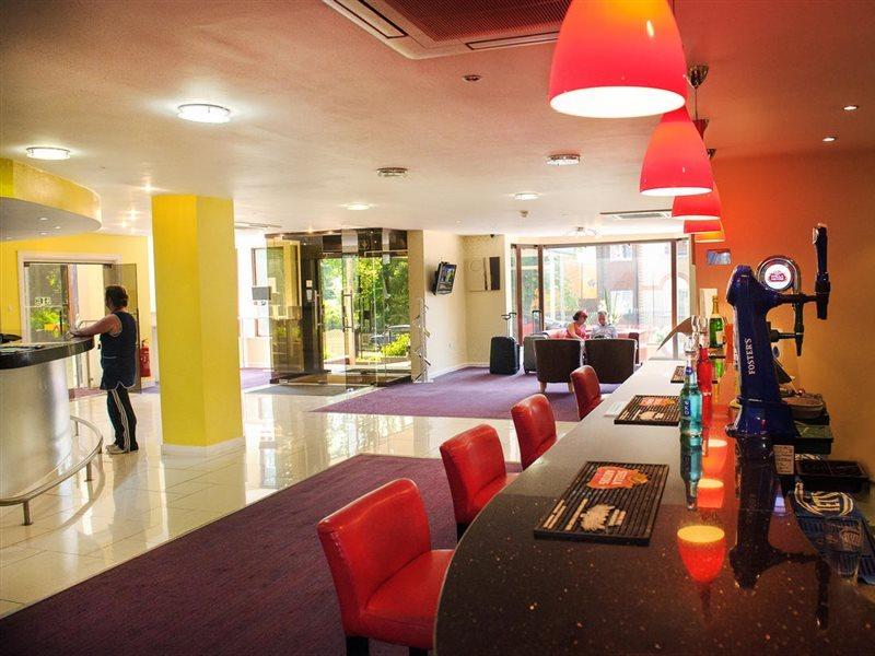 The Luton Hotel מראה חיצוני תמונה