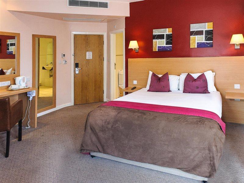 The Luton Hotel מראה חיצוני תמונה