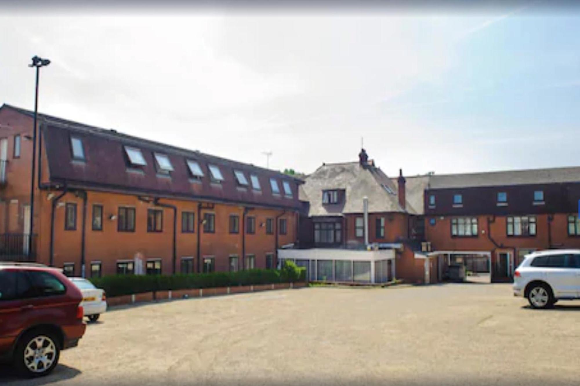 The Luton Hotel מראה חיצוני תמונה