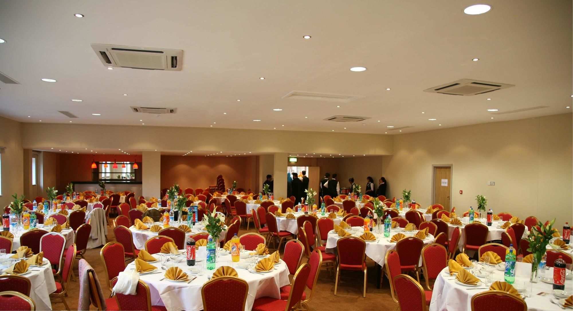 The Luton Hotel מראה חיצוני תמונה